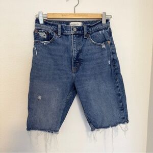 Abercrombie & Fitch High Rise 9” Inseam Denim Shorts Medi Wash Raw Hem Size 24
